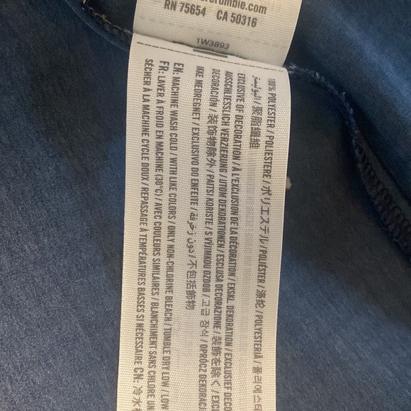 Abercrombie and Fitch Beautiful Blouse XS button down excellent condition classy - Picture 7 of 7